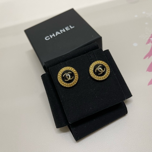 Authentic Chanel vintage earrings - Picture 2 of 3